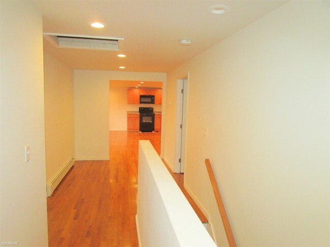 Building Photo - 242 Hayward St