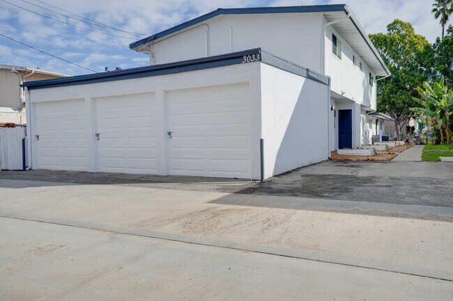 Building Photo - 3033 Coolidge Ave