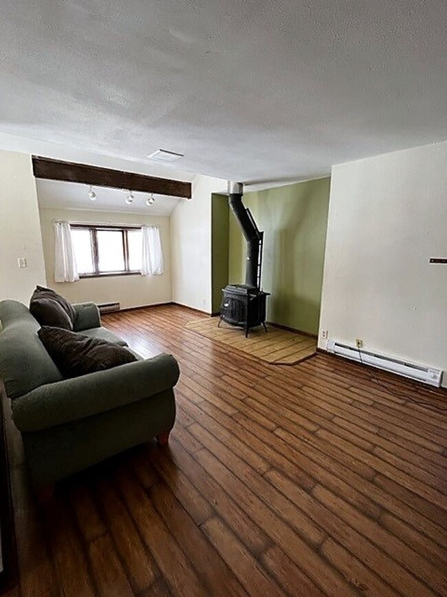 Building Photo - 305 N Chipmunk Cir