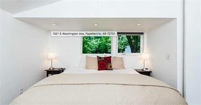 Building Photo - Two Bedrooms Adorable House