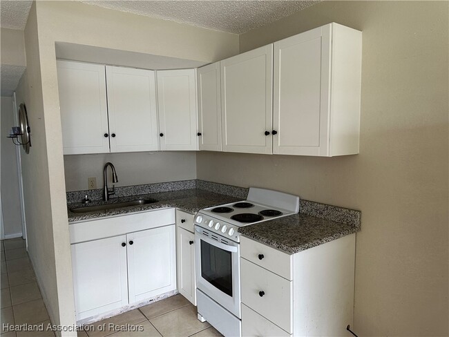 Building Photo - 206 Golf Villas Ct NW