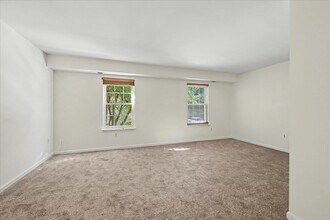 Building Photo - 1410 Greendale Ct