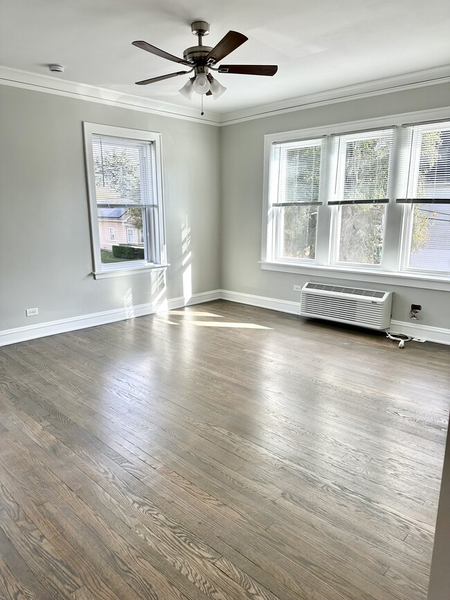 Living Room - 2501 Grove St