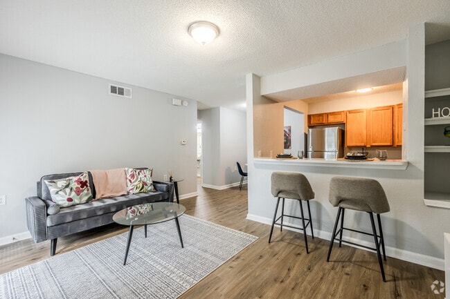 1BR, 1BA - 660SF - Living Room - Clarkston Station