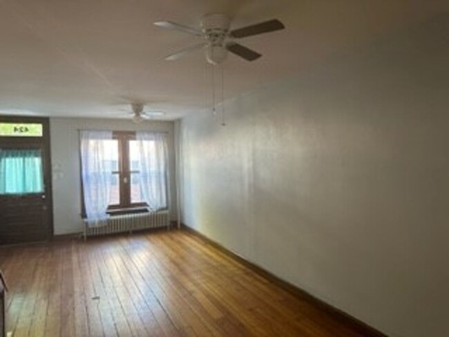 Foto del edificio - 3 bedroom home available in Allentown Hist...