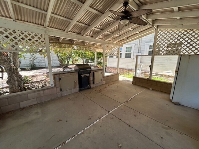 Building Photo - 2503 N Demaree St