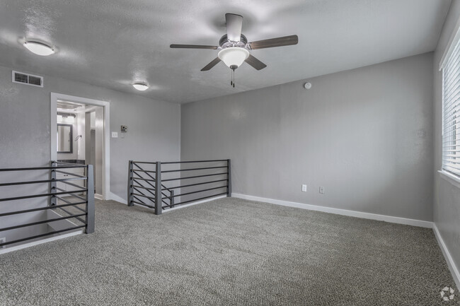 1BR, 1BA - 749 SF A1T - Bedroom - Maverick Oak Lawn