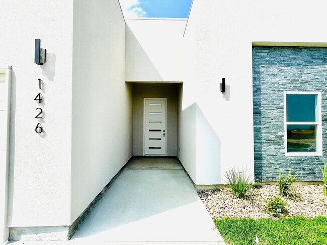 Foto del edificio - 1426 Los Estribos Dr