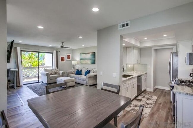 Building Photo - 9392 Twin Trails Dr
