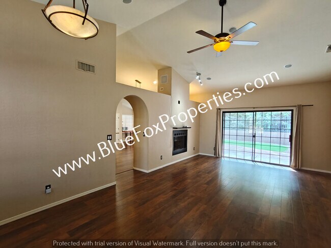 Building Photo - 1560 E Sonoran Desert Dr