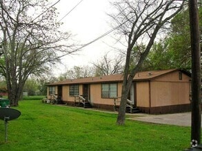Building Photo - 205 E Elm St