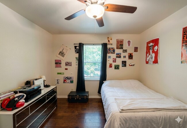 Foto del edificio - 2506 E 8th St