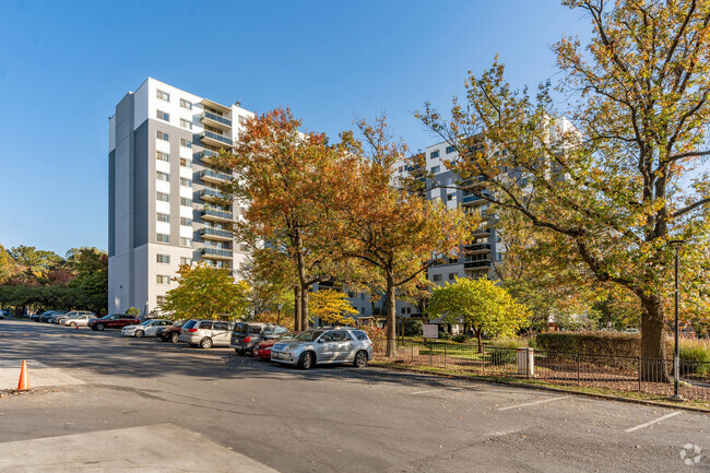 7333 Avenida Nueva Hampshire - Takoma Overlook Condominium