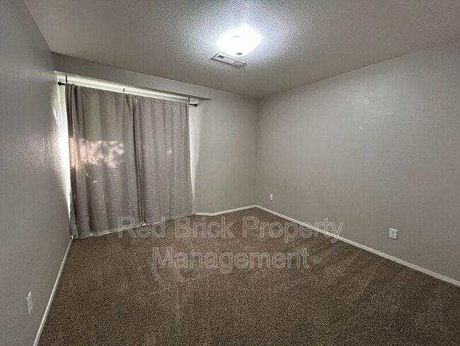 Building Photo - 1403 Valley St
