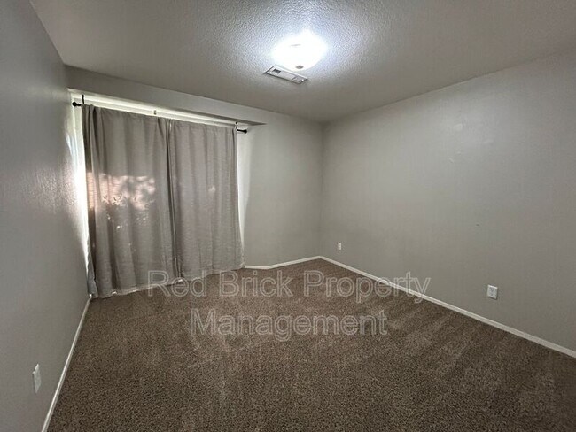 Foto del edificio - 1403 Valley St