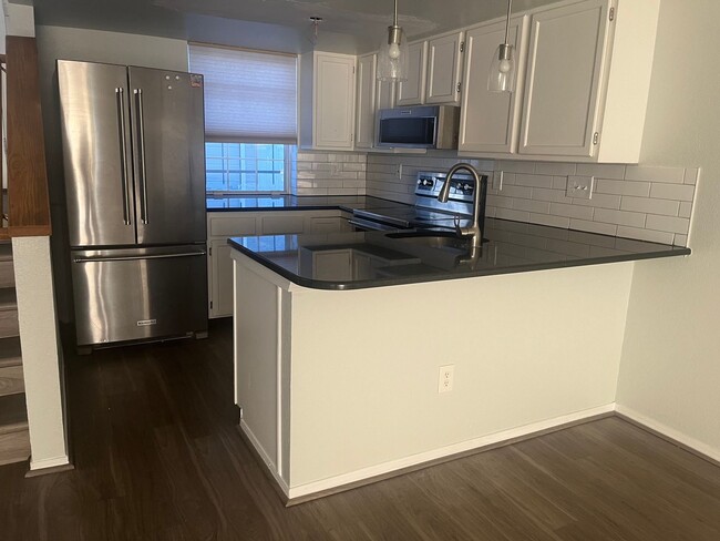 Building Photo - Remodeled 2 Bed/1.5 Bath Townhome for Rent...