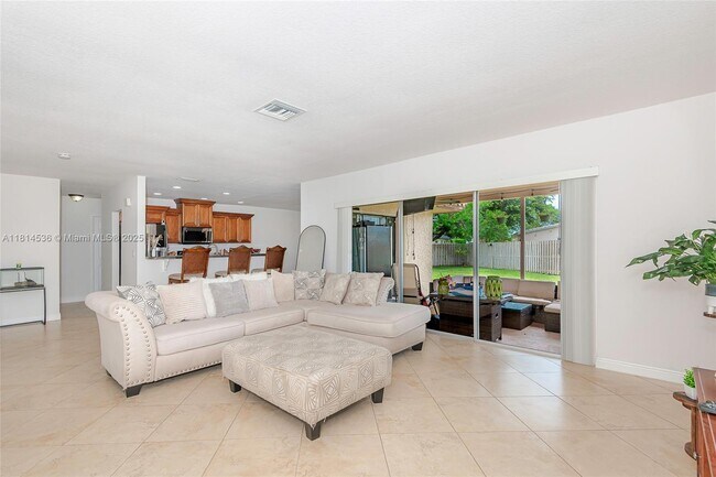 Foto del edificio - 10655 NW 42nd Dr
