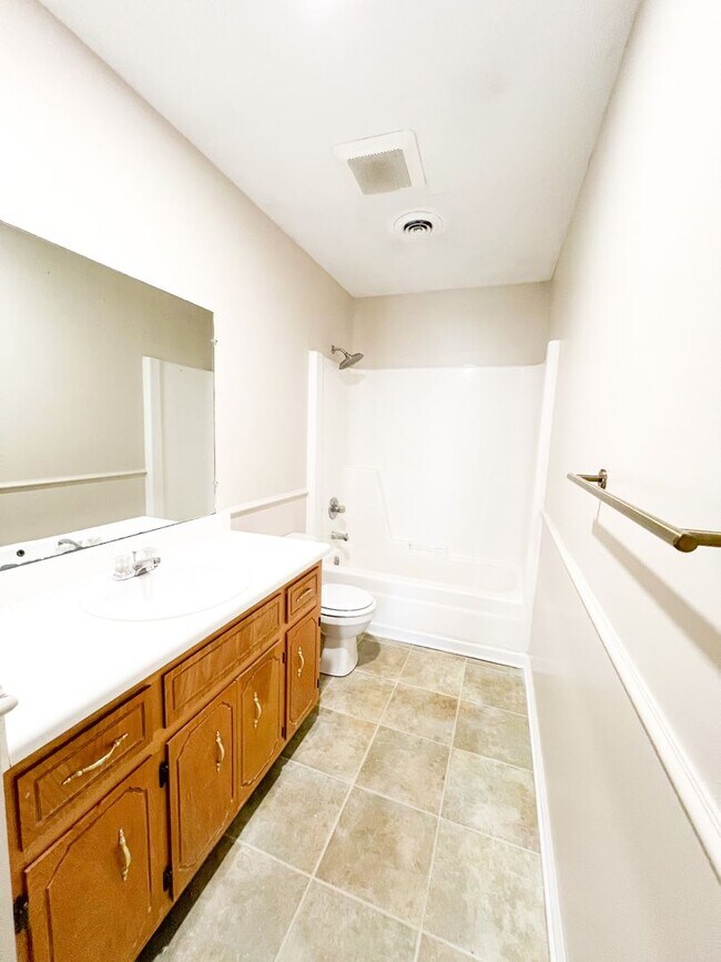 Building Photo - 3 Bedroom 1 Bathroom Home!