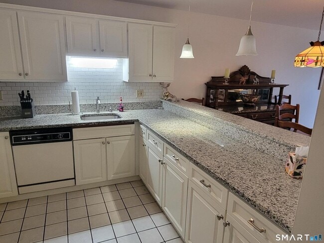 Foto del edificio - 136 Deer Hill Ave