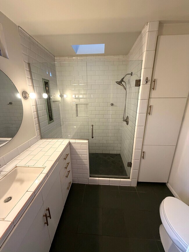 Foto del edificio - 622 Venezia Ave