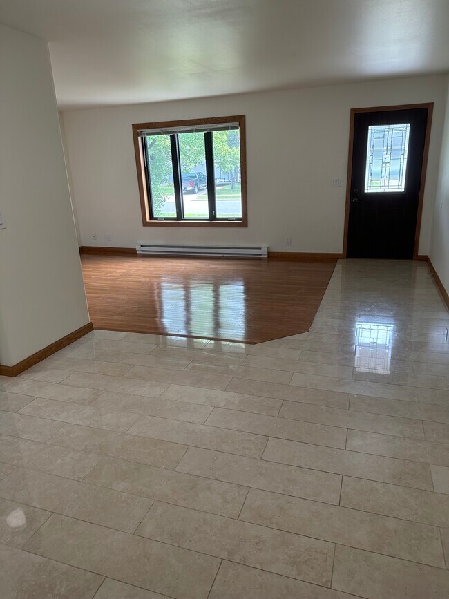 Building Photo - 3644 Livingston Ln