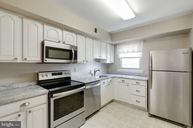 Foto del edificio - 14 Yorktown Ct