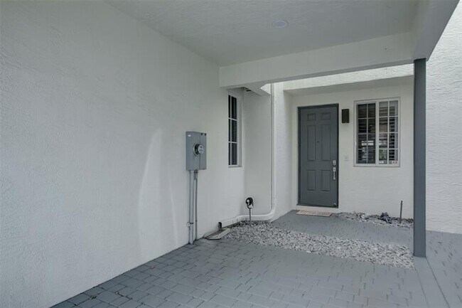 Building Photo - 131 S E 7th Way