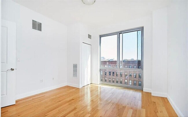 Foto del edificio - 110 4th Ave