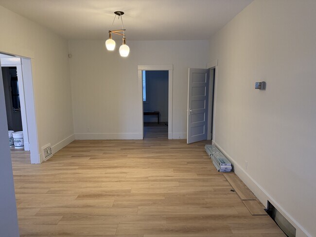 Photo du bâtiment - 410 Leslie Ave