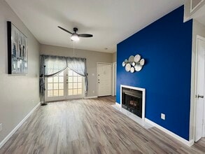 Building Photo - 2121 El Paseo St