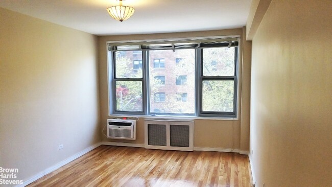 Building Photo - Big 1 BR on Beautiful Beverley Road