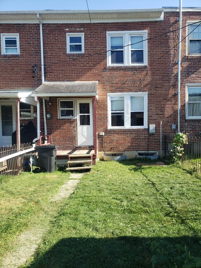 Building Photo - 132 Delaware Ave