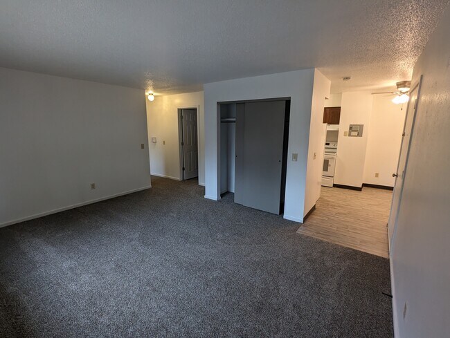 Building Photo - 3605 S Terry Ave