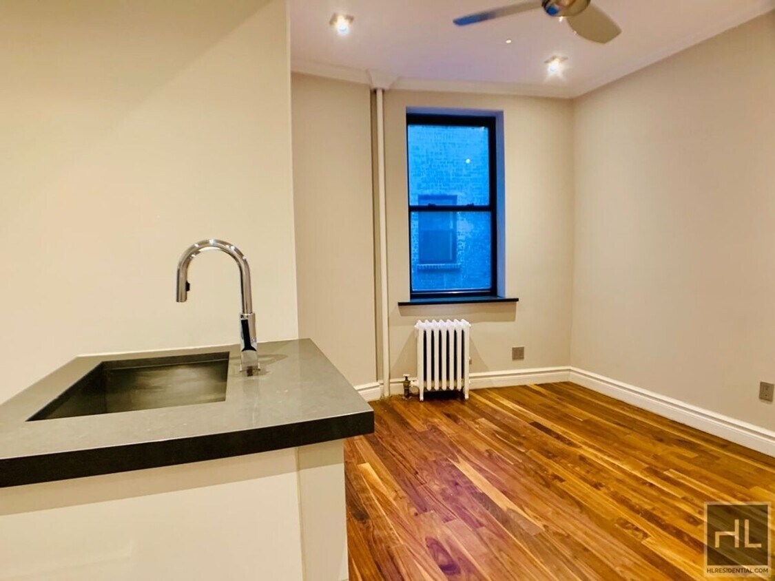 Primary Photo - East 35th Street