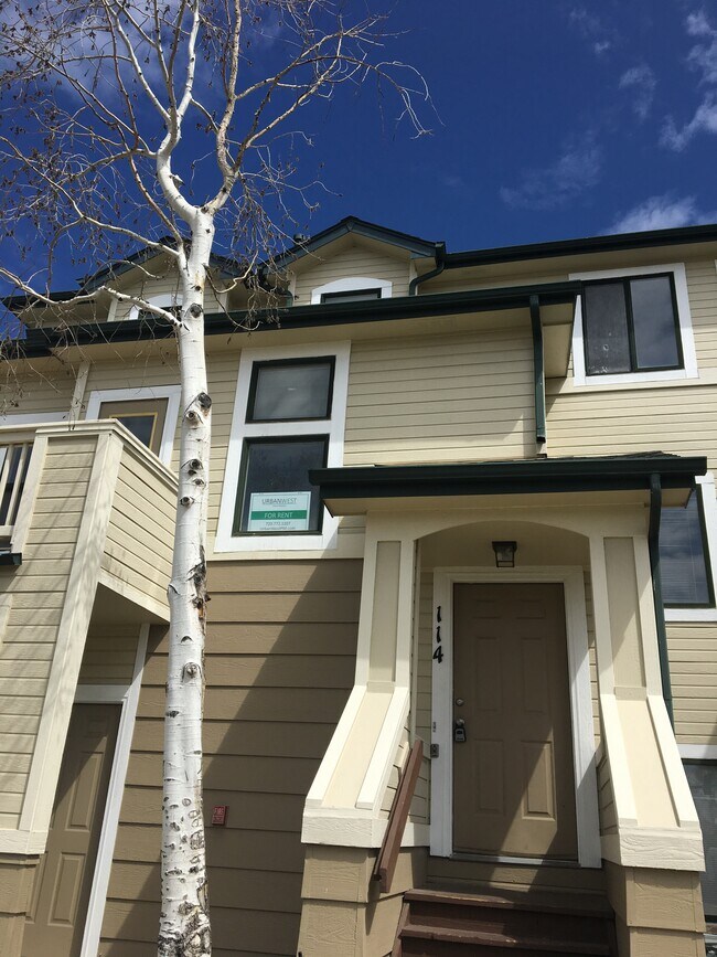 Building Photo - 8707 E Florida Ave