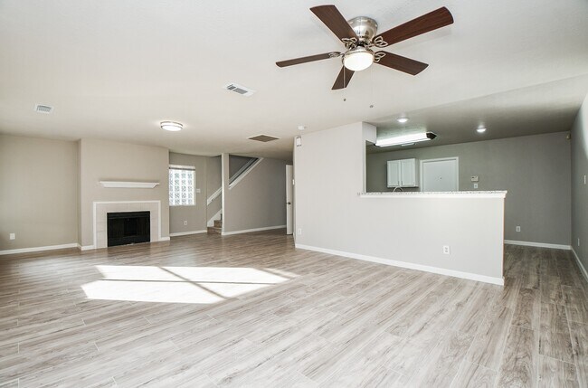 Building Photo - 11659 Evesborough Dr