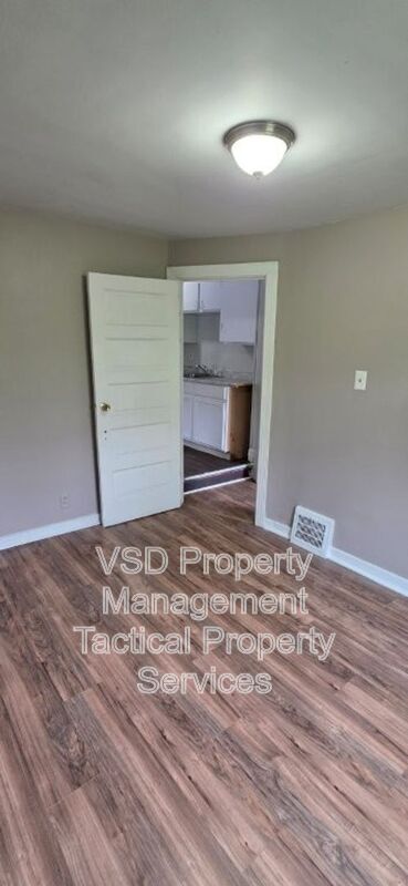 Building Photo - 3408 E 140th St