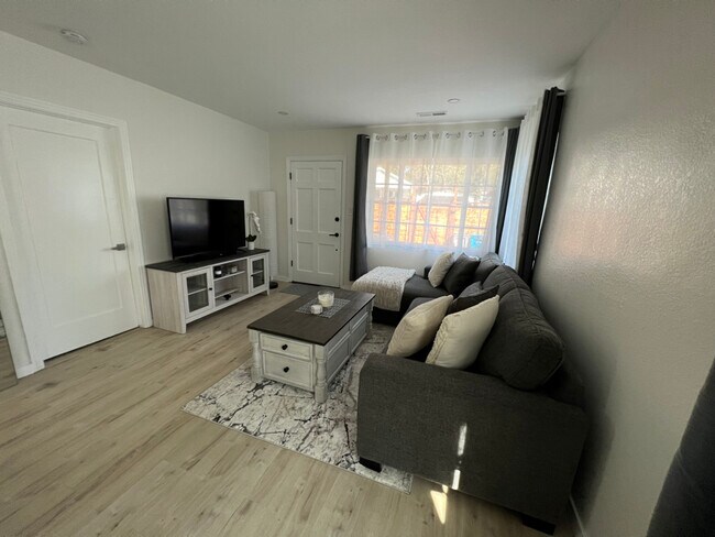 Foto del edificio - 400 Calle Del Monte