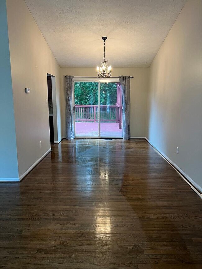 Building Photo - 207 Kinross Dr