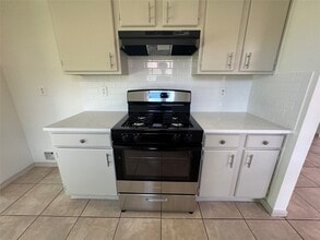 Building Photo - 6810 Creek Village Dr