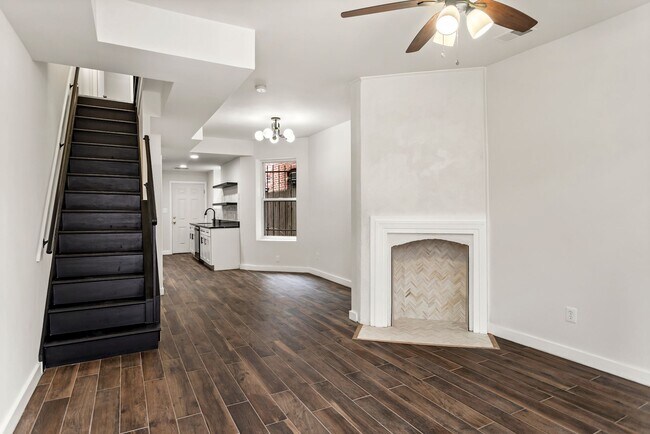 Building Photo - 918 3rd St NE