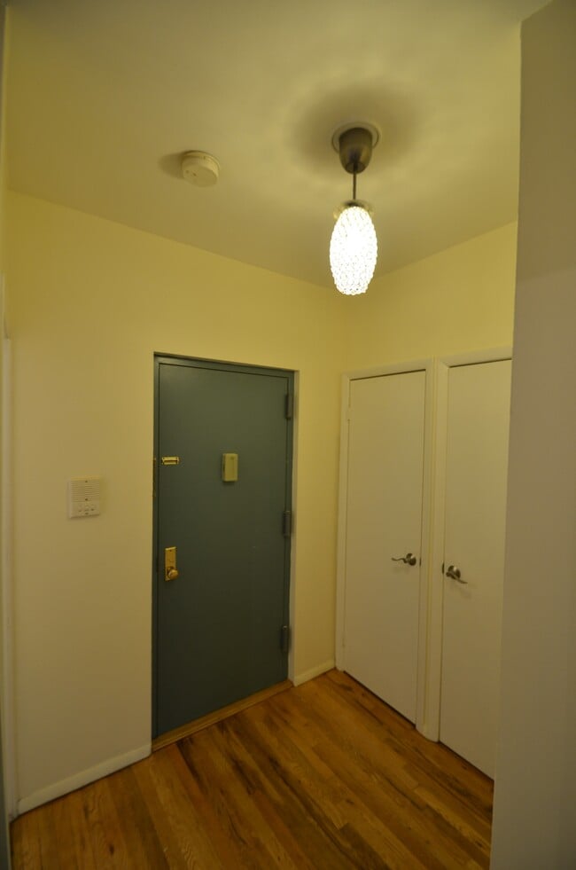 Building Photo - 662 4th Ave