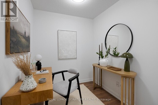 Building Photo - 305 Roehampton Ave