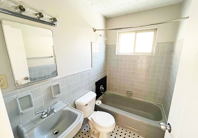 Building Photo - 562 Lowell Ave