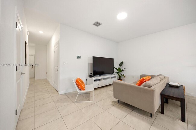 Foto del edificio - 656 SW 12th St