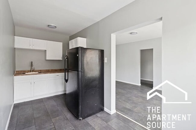 Building Photo - 6226 S Western Ave