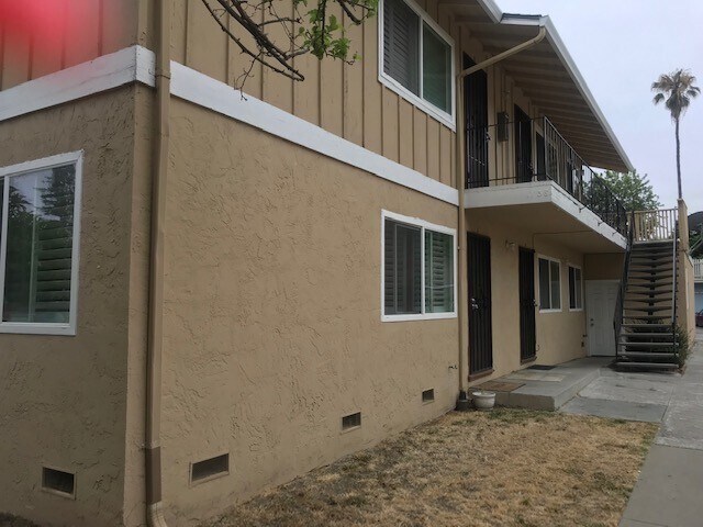 Building Photo - 1138 Carlsbad Dr