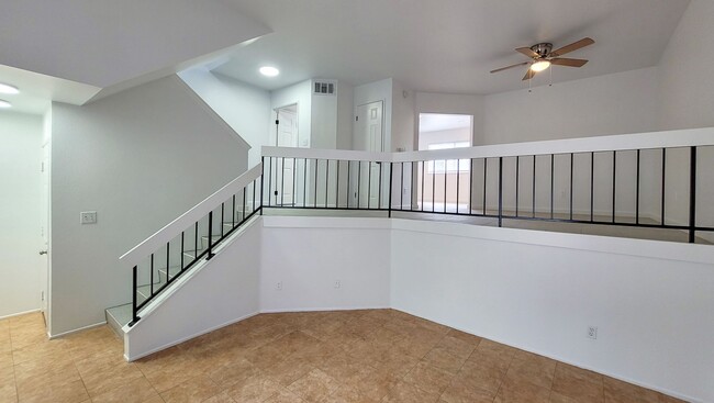 Building Photo - 2 Bedroom 2.5 Bath Gated Townhouse with At...