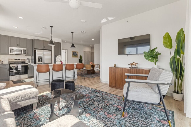 Foto del edificio - 1301 Leah Ave