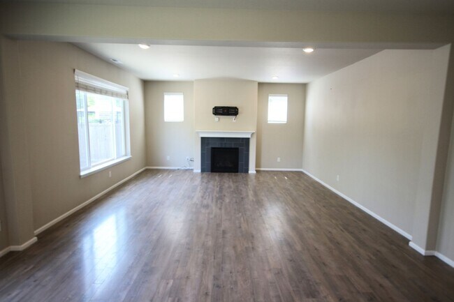 Building Photo - 4 bedroom home located in Auburn
